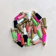 Load image into Gallery viewer, Custom Iridescent Acrylic Mom Keychain with Kids&#39; Names and Tassel
